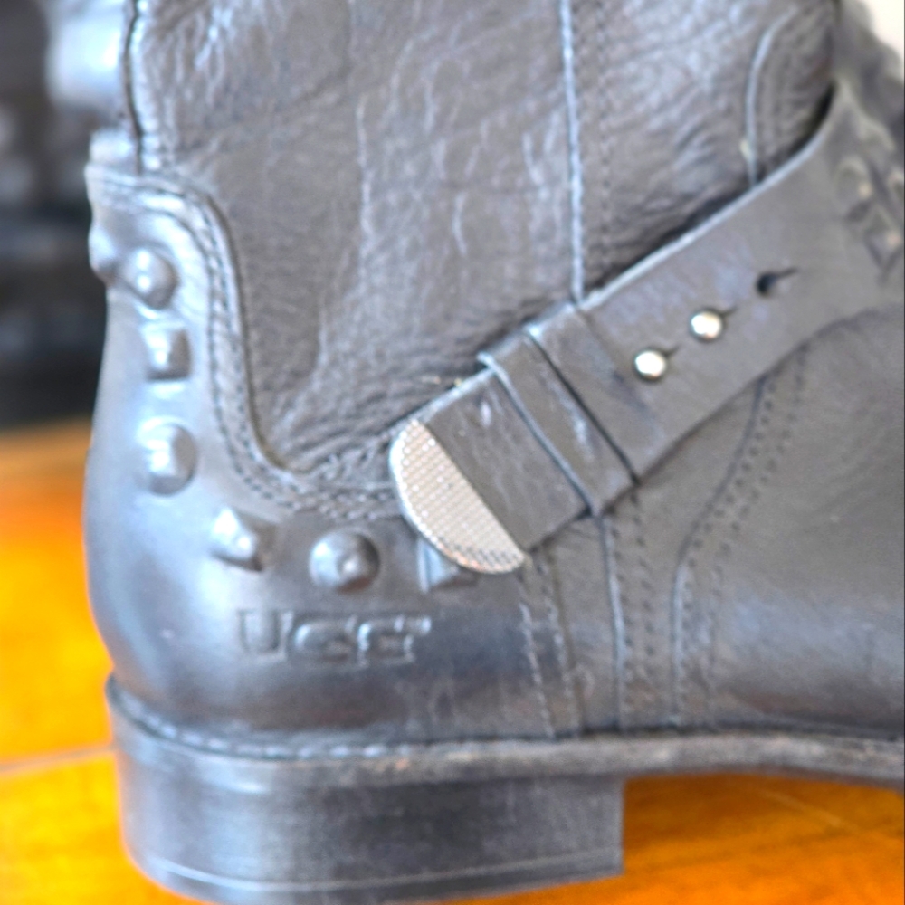 UGG Australia Dayle Leather Studded Boots - Picture 12 of 13